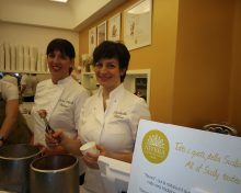 Scicli vista da Elisabetta e Sofia Fidone proprietarie della Gelateria “NIVERA il gelato di natura”